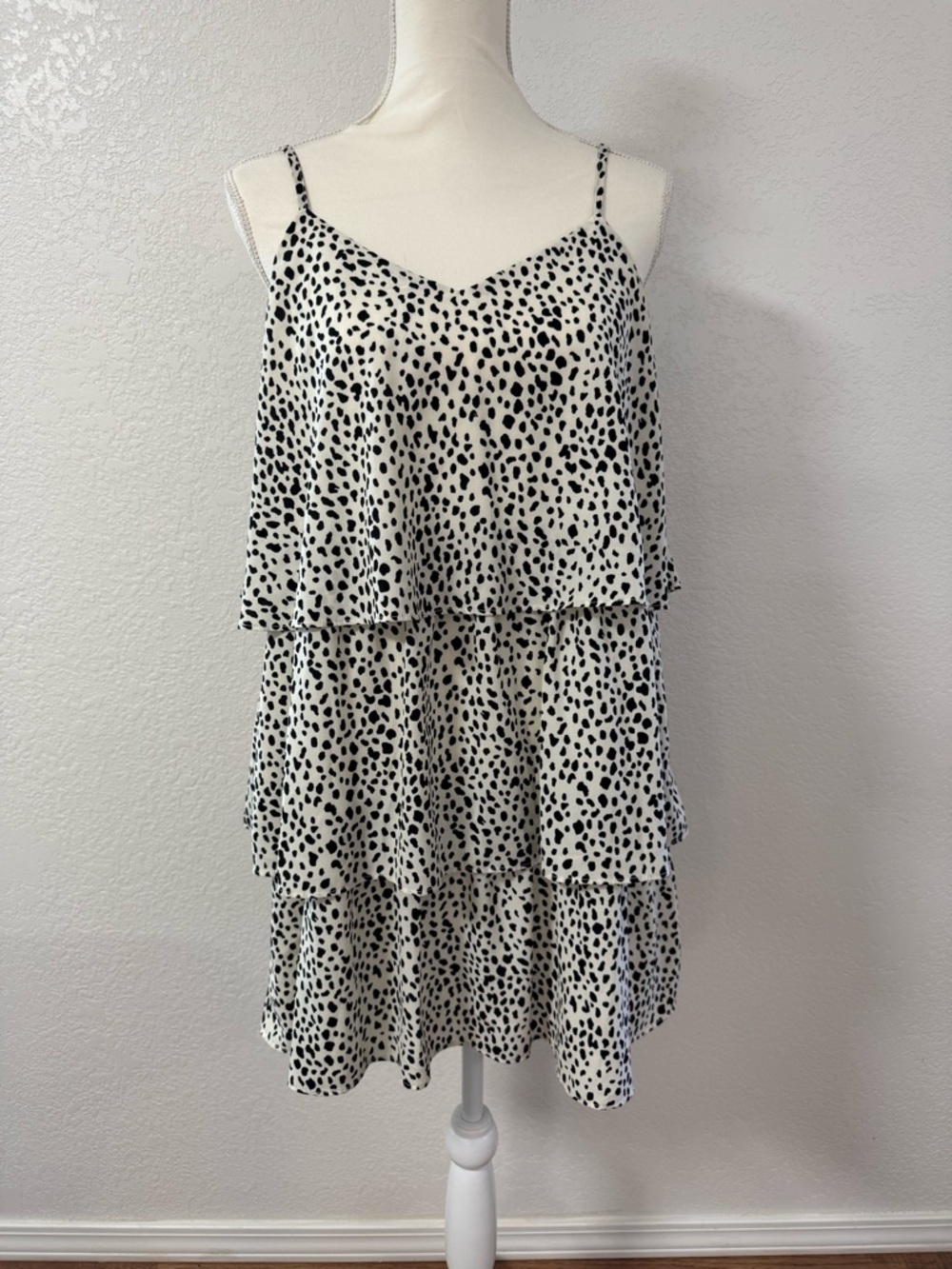 VINE & LOVE Black and White Spotted Dress